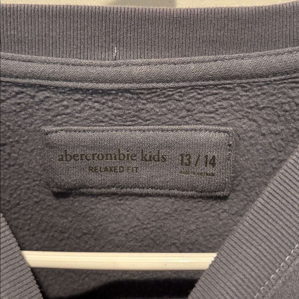 Boys Abercrombie sweatshirt - Picture 3 of 4